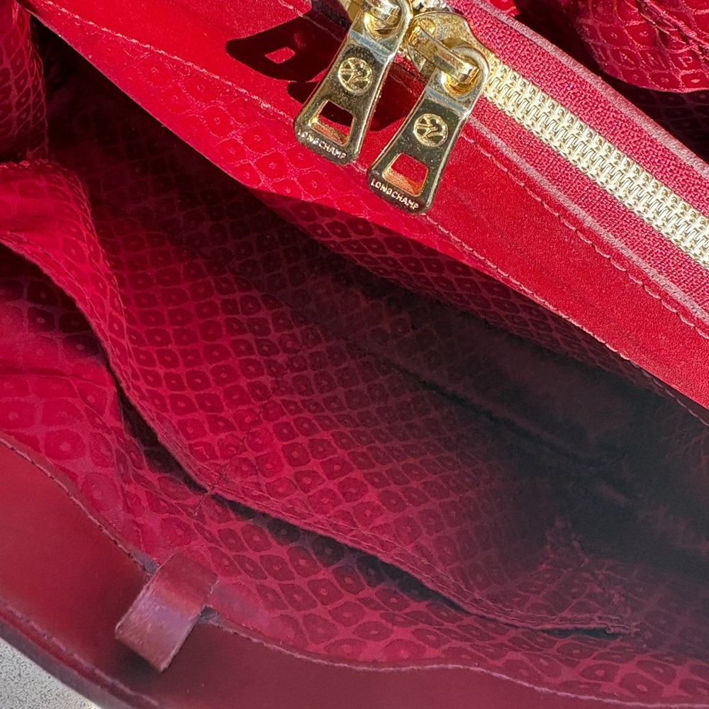Authentic Longchamp Honoré 404 Burgundy Leather Handbag with Gold Tone Logo - Picture 13 of 15